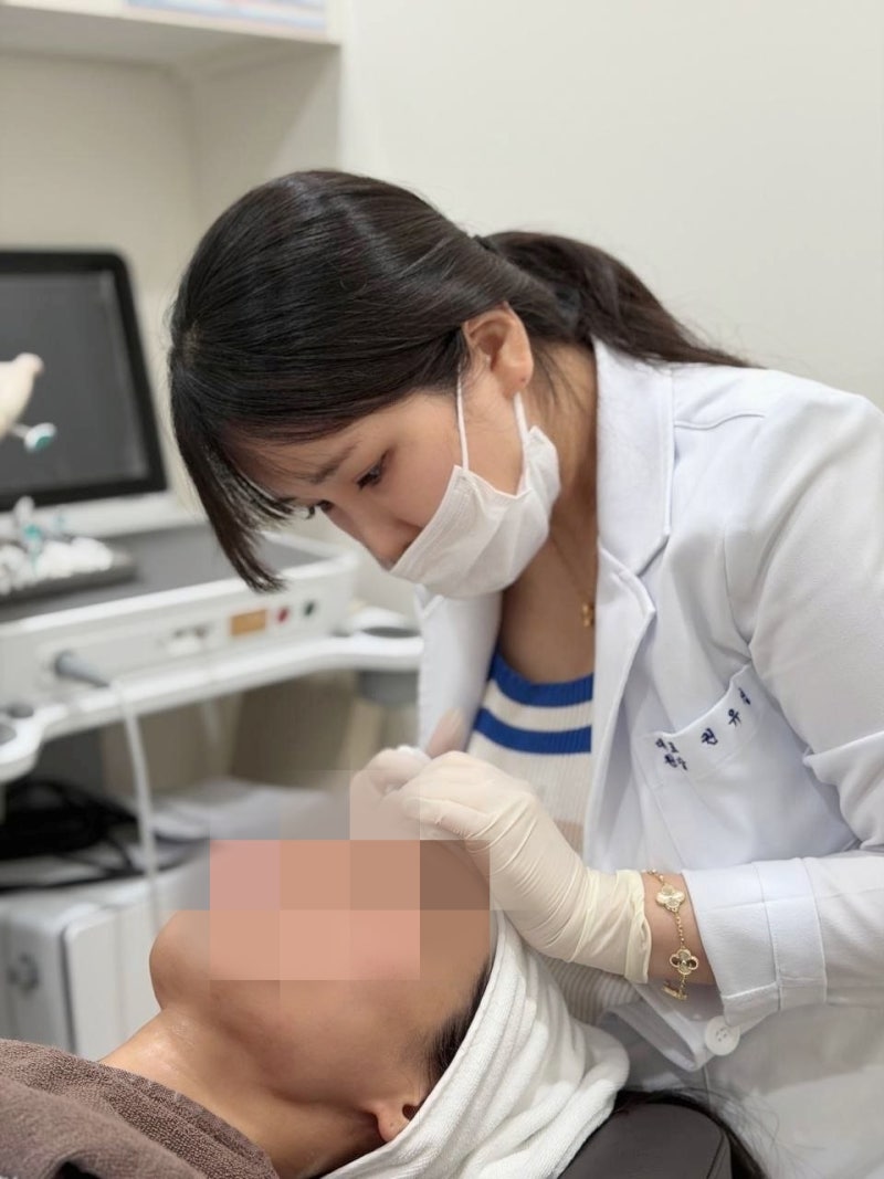 스킨보톡스 부작용, 시술 후 어색한 표정이 생기는 이유는? 사진 5